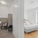 Apartment Maira *